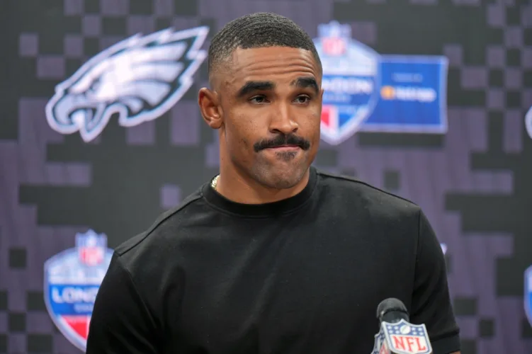 Blood clots to end season for Eagles' Hurts